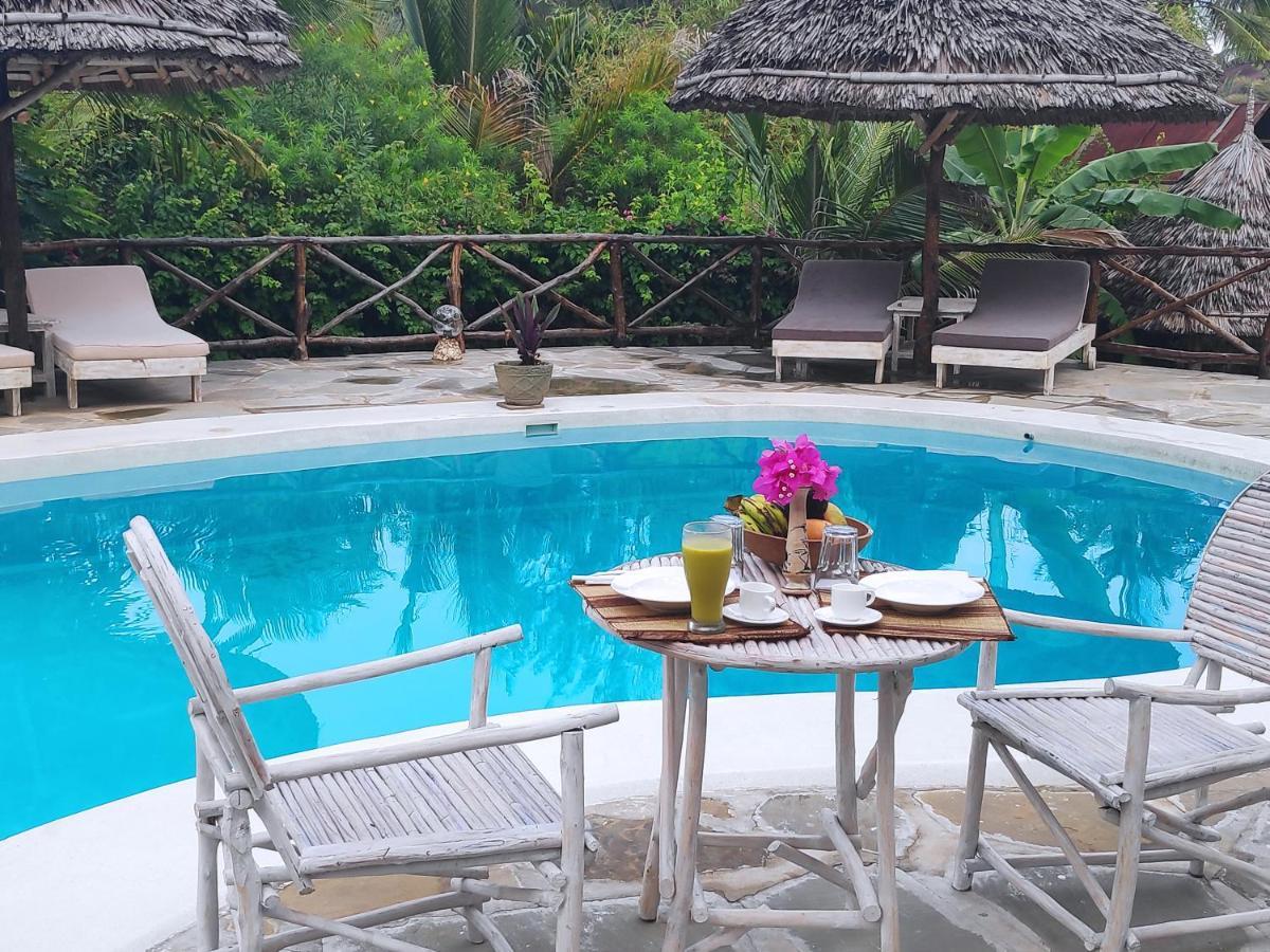 Kimya House, Watamu Bed & Breakfast ภายนอก รูปภาพ
