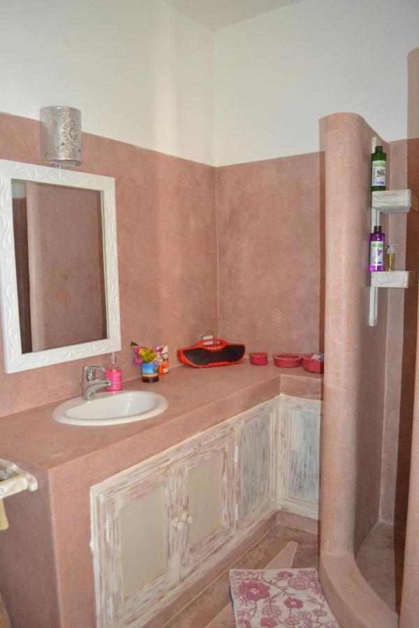 Kimya House, Watamu Bed & Breakfast ภายนอก รูปภาพ