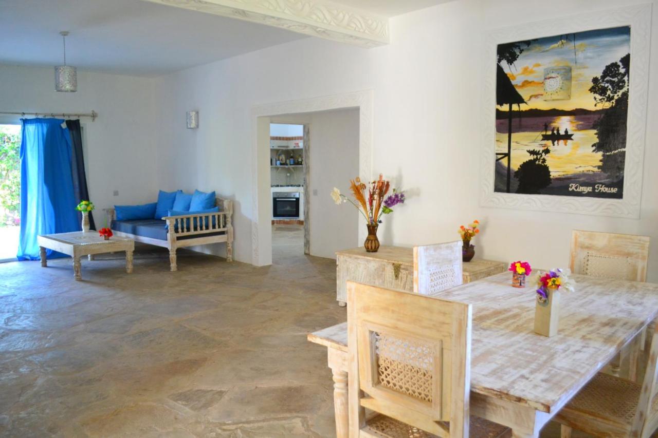 Kimya House, Watamu Bed & Breakfast ภายนอก รูปภาพ
