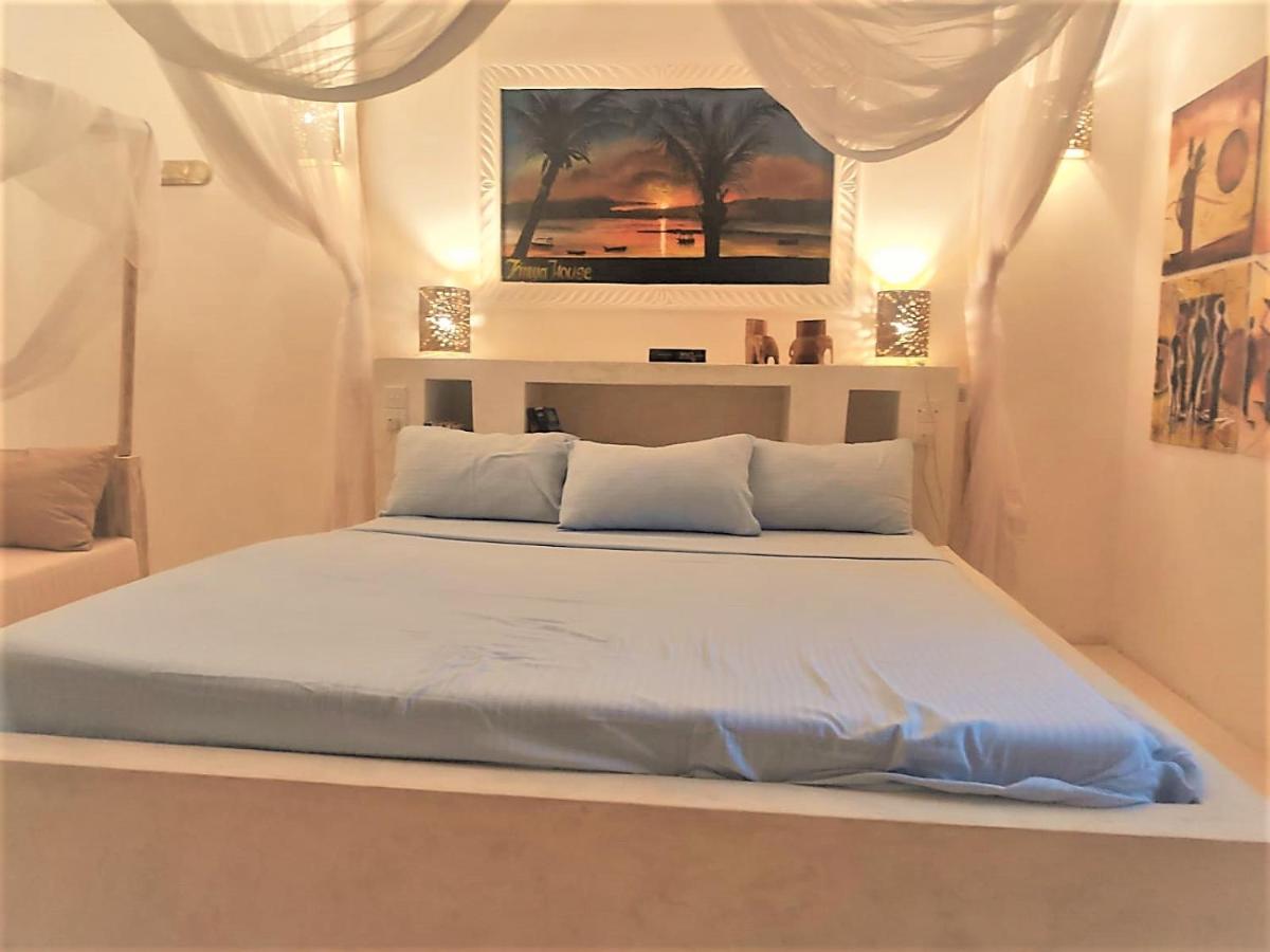 Kimya House, Watamu Bed & Breakfast ภายนอก รูปภาพ
